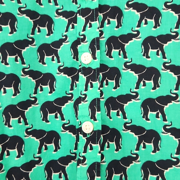 Adorable Crown & Ivy green/blue elephant print blouse. Very good condition! - Picture 3 of 4